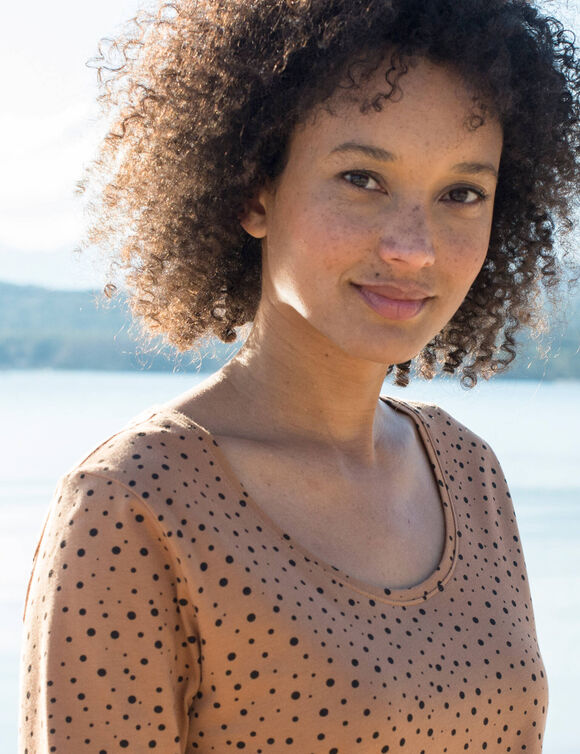 T-shirt imprimé pois en coton biologique(**) (noisette) T-shirt imprimé pois en coton biologique(**) (noisette)